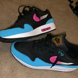 Air max 1s